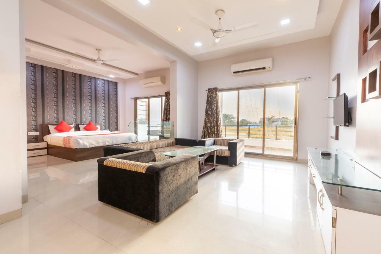 Oyo 42910 Hotel Rudra Palace Ratlām Værelse billede