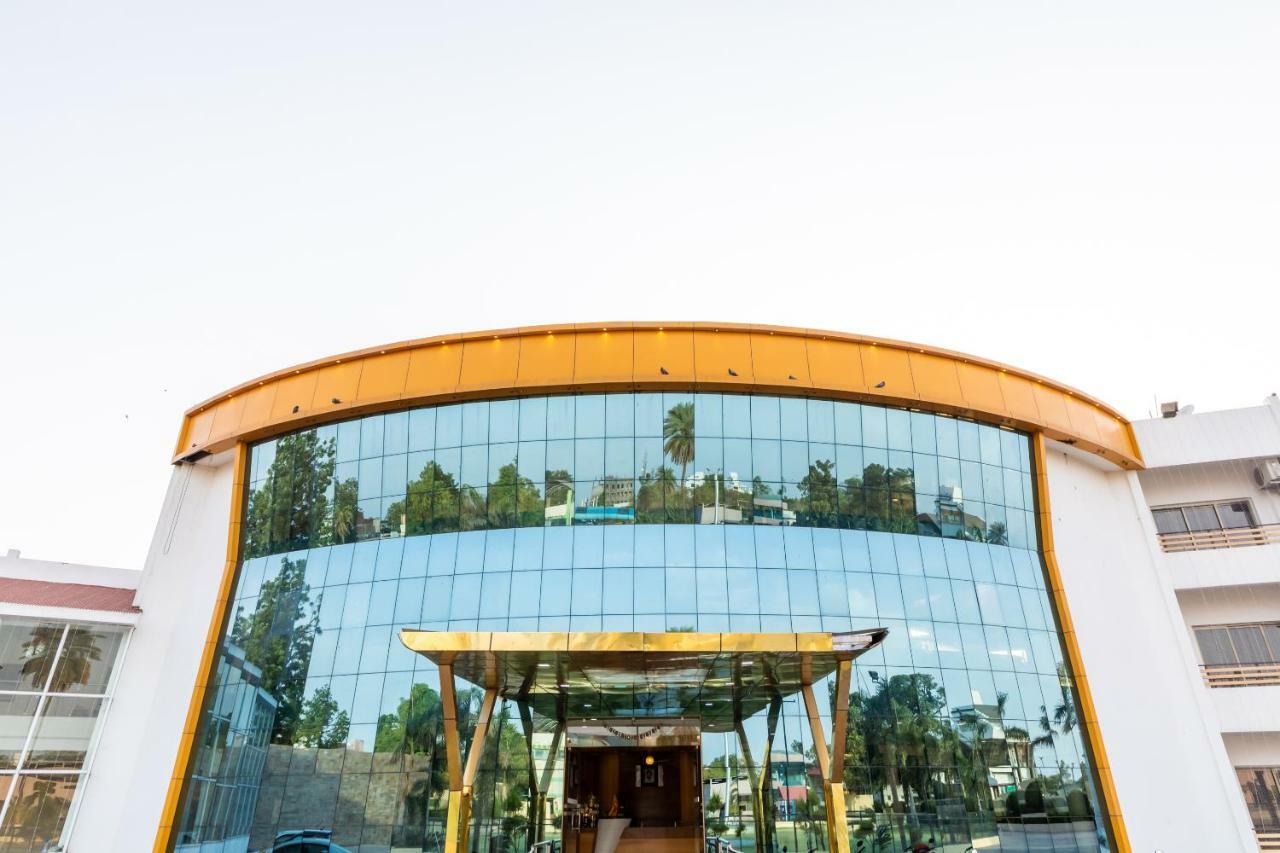 Oyo 42910 Hotel Rudra Palace Ratlām Eksteriør billede