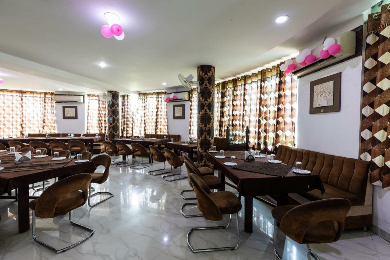 Oyo 42910 Hotel Rudra Palace Ratlām Eksteriør billede