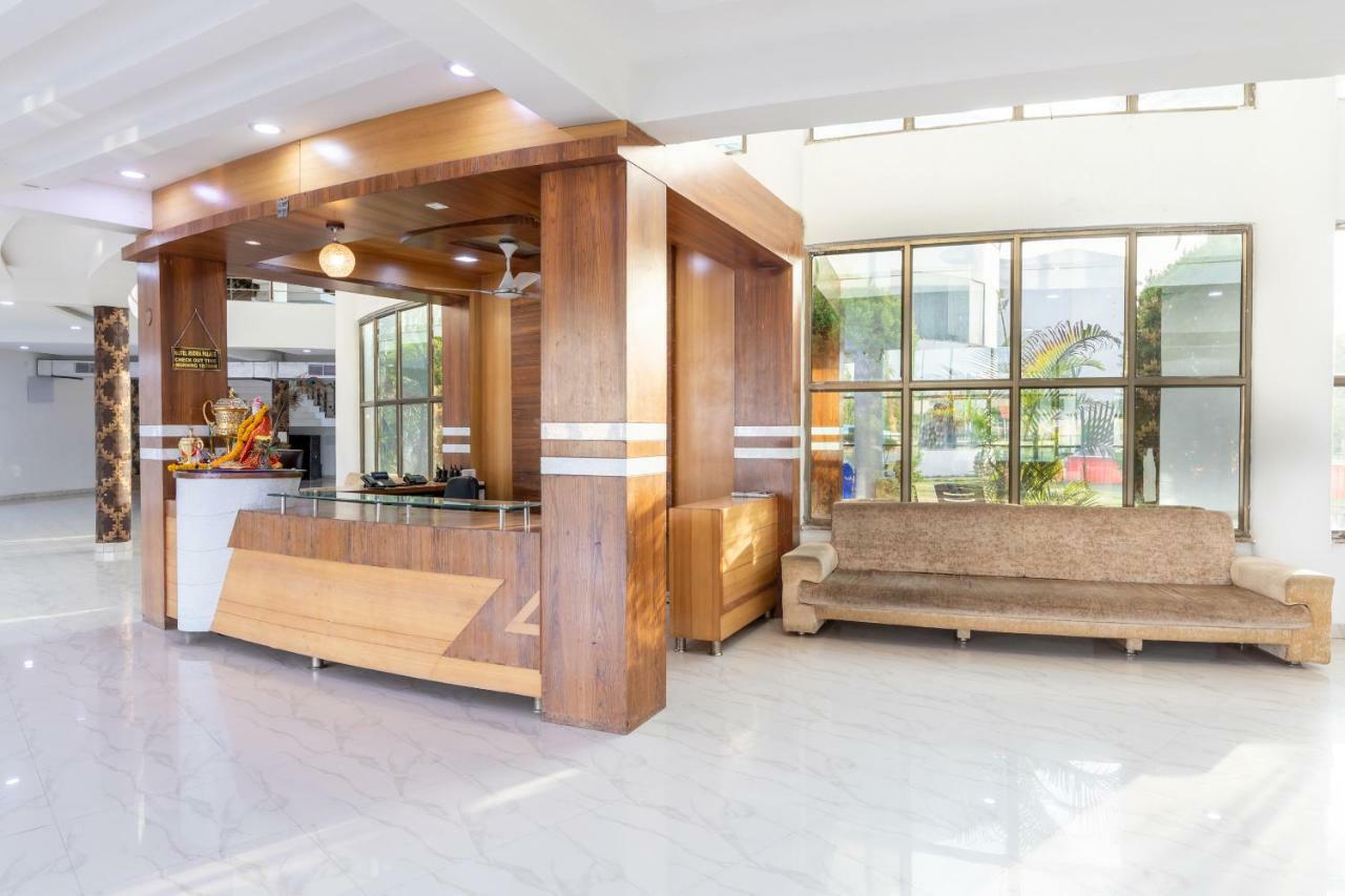 Oyo 42910 Hotel Rudra Palace Ratlām Eksteriør billede